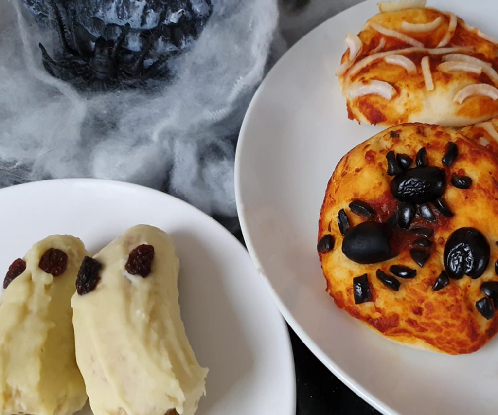 Banana Ghosts and spooky pizza bites