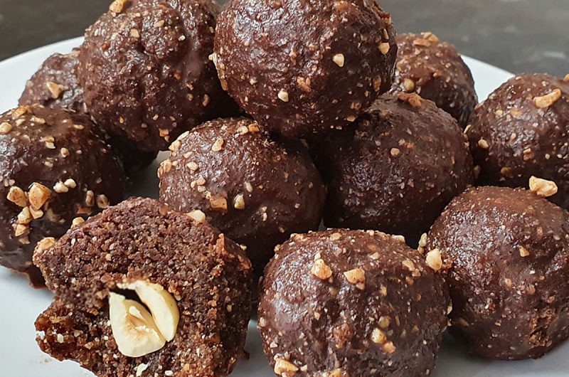 Raw "Ferrero Rocher" Balls with added crunch