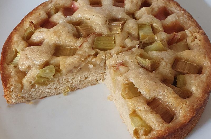 Vegan Rhubarb & Custard Cake